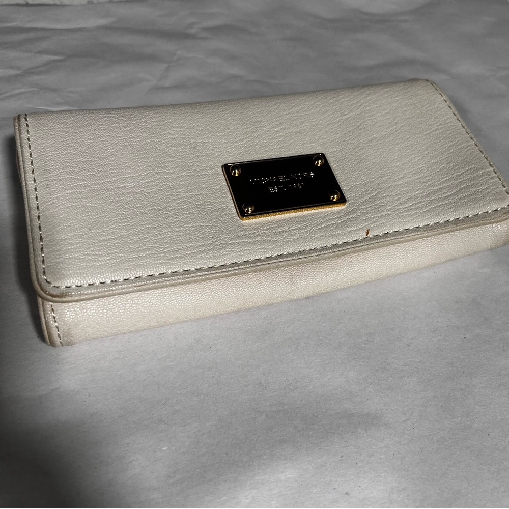 Michael Kors Cream Wallet